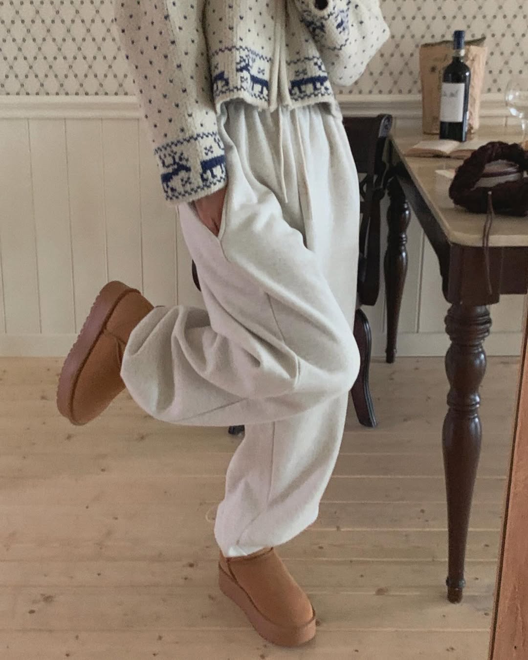 log wide fleece pants