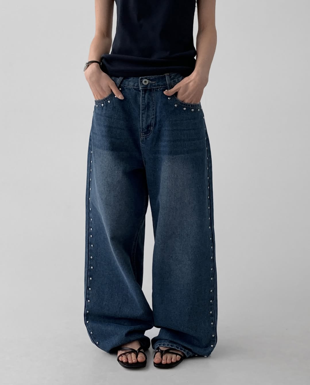 logan studede wide pants (pre-order)