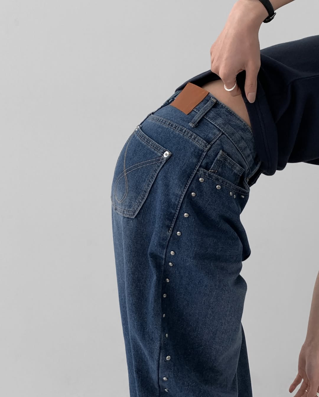 logan studede wide pants (pre-order)