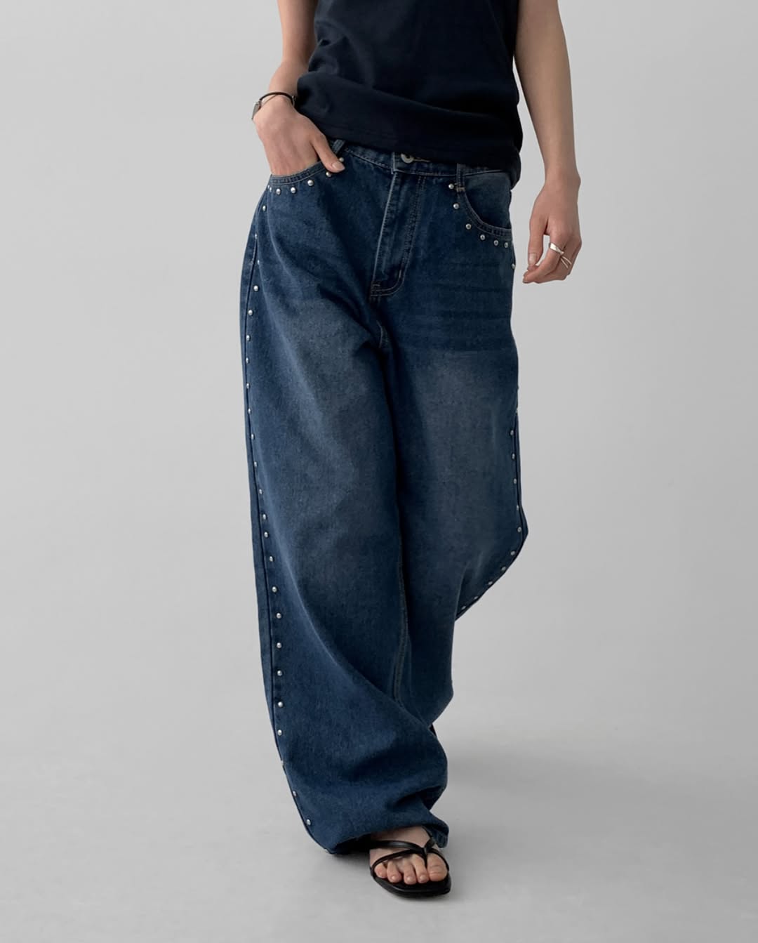 logan studede wide pants (pre-order)