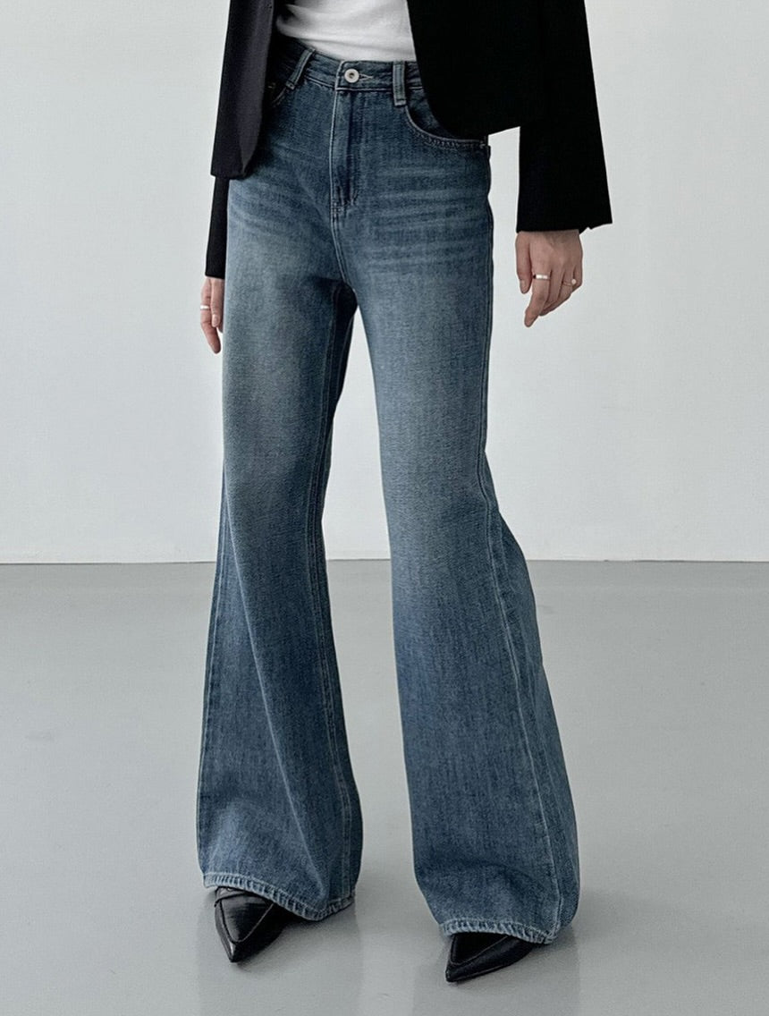 ona soft boot-cut pants (pre-order)