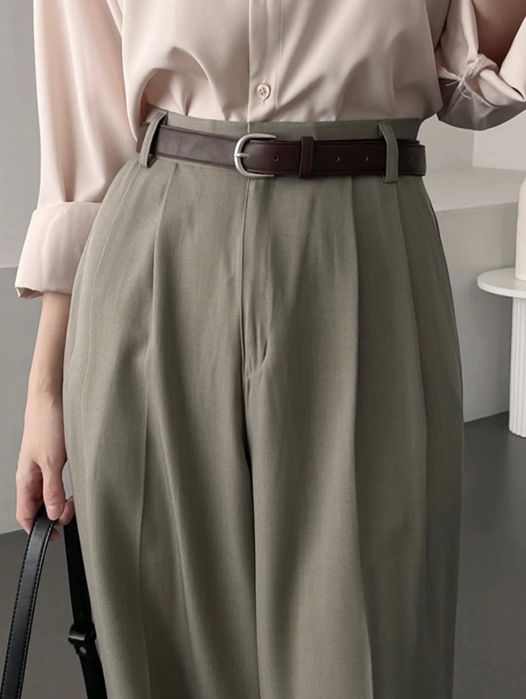 roy two-tucks slacks (pre-order)