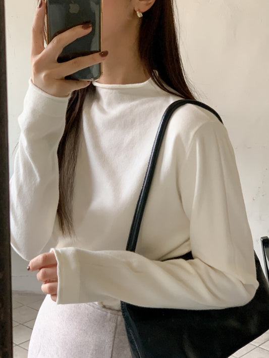soft low neck knit